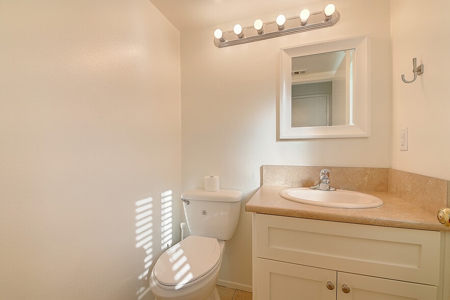 Building Photo - 17054 A Ln