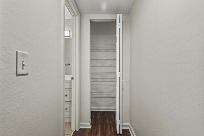 Building Photo - 1878 Montclair Dr