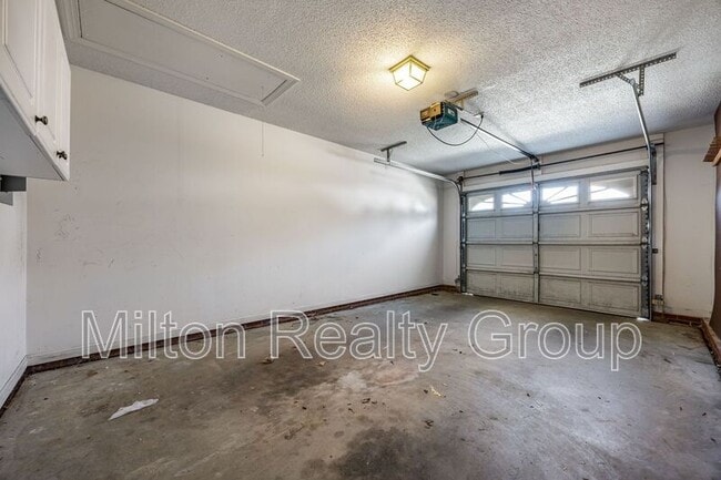 Building Photo - 101 Fairwoods Ct