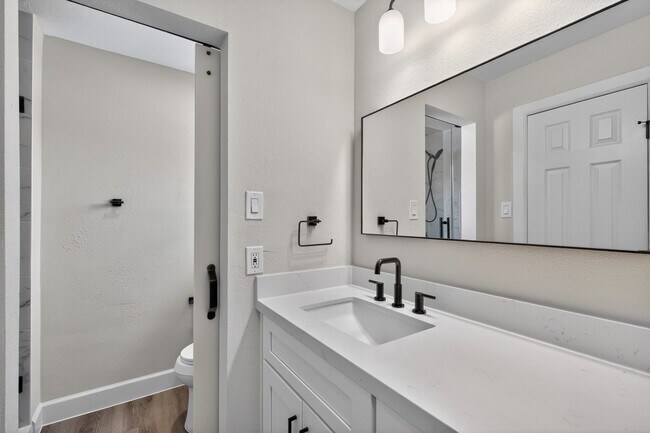 Building Photo - 5743 Ludington Dr