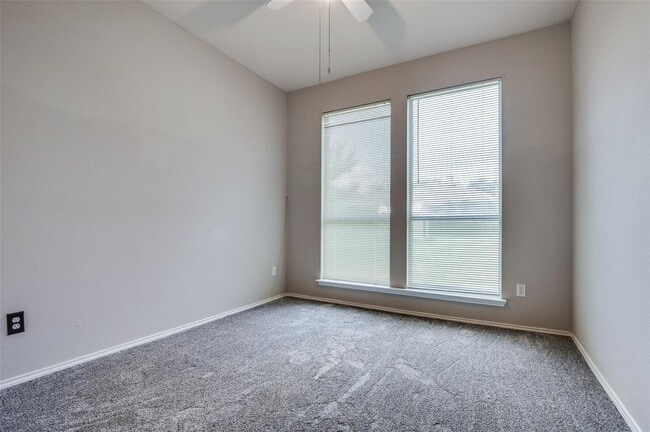 Building Photo - Large 4 Bedroom Home in High Pointe!