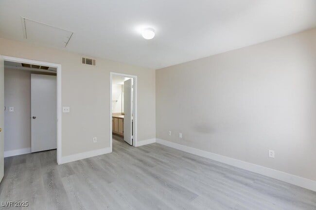 Building Photo - 555 E Silverado Ranch Blvd