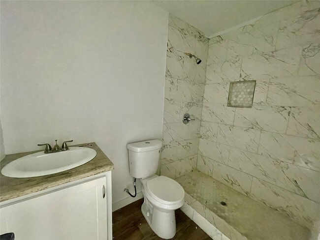 Building Photo - 3510 Fox Dr