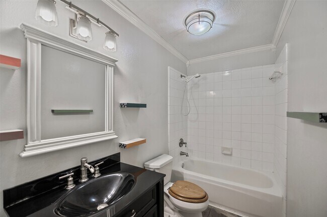 Building Photo - 18103 Gravenhurst Ln