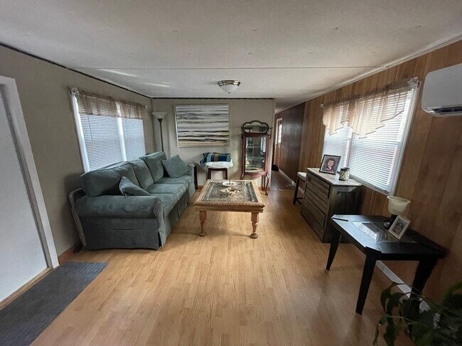 Building Photo - 120 Stocks Dr