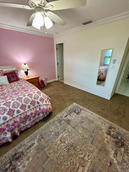 Building Photo - 9512 Saddlebrook Dr