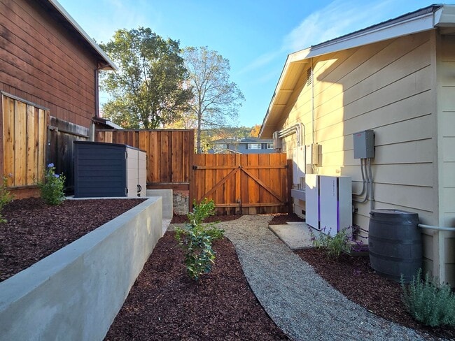 Building Photo - Spacious Tri-Level Home, 11.5kW Solar, 30kW Backup Batteries, Car Charger, A/C, Remodeled Inside ...
