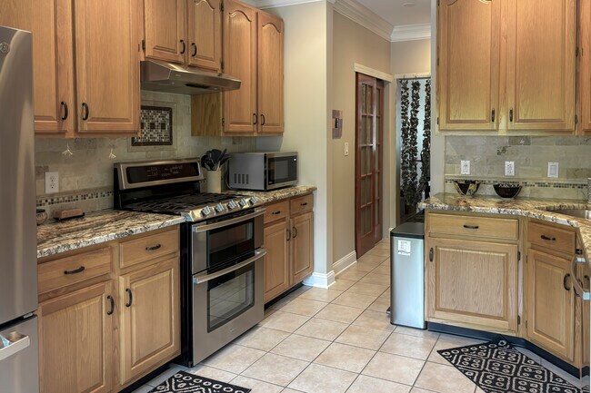 Building Photo - 39 Briar Ln