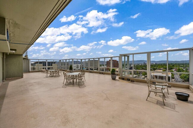 Building Photo - Fully Furnished Downtown Condo
