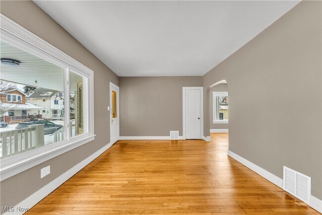 Building Photo - 10403 Russell Ave