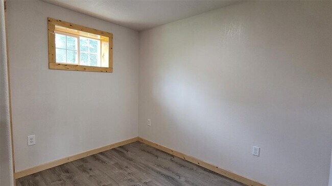 Building Photo - 9420 Greenwood Dr