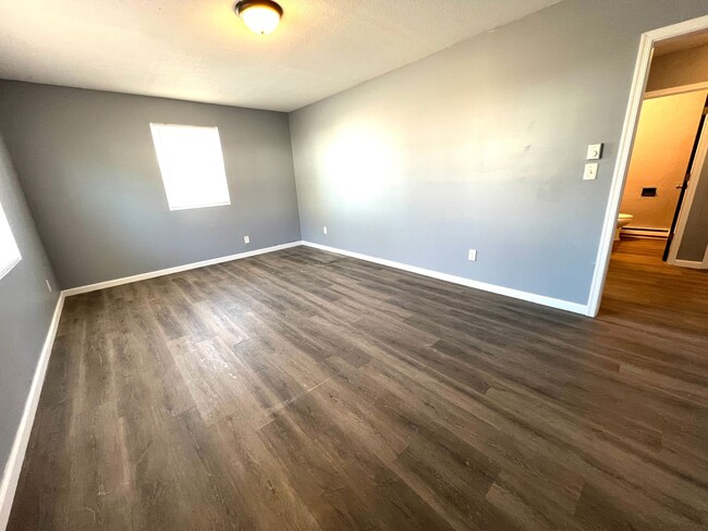 Building Photo - NEWLY RENOVATED AND MOVE-IN READY - EMPORI...