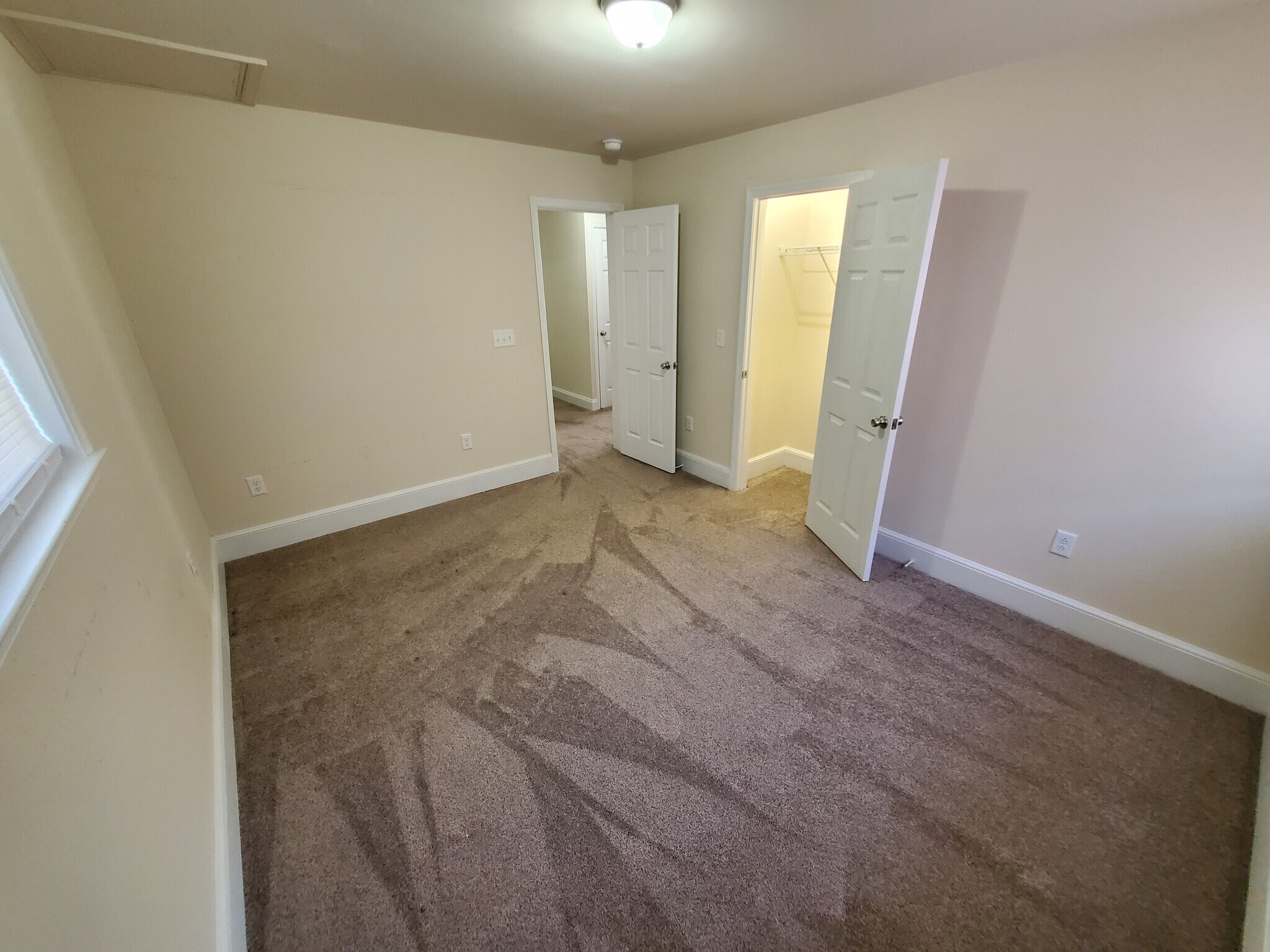 Building Photo - 13815 Village Mill Dr