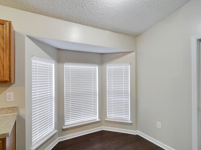 Building Photo - 2912 Ravine Hill Dr