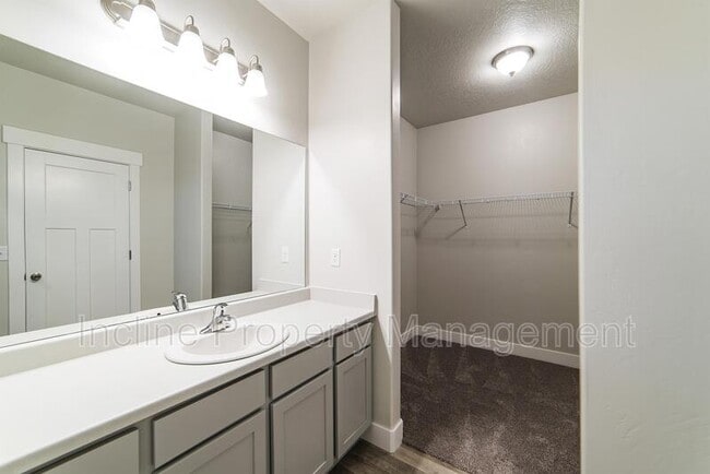 Building Photo - 619 N Emery Ln
