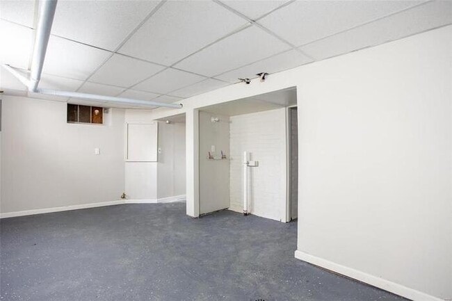 Building Photo - Fantastic 3bd/2ba home! Coming soon!