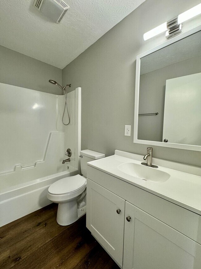 Building Photo - September rent free!  3 Bedroom in Richmond!