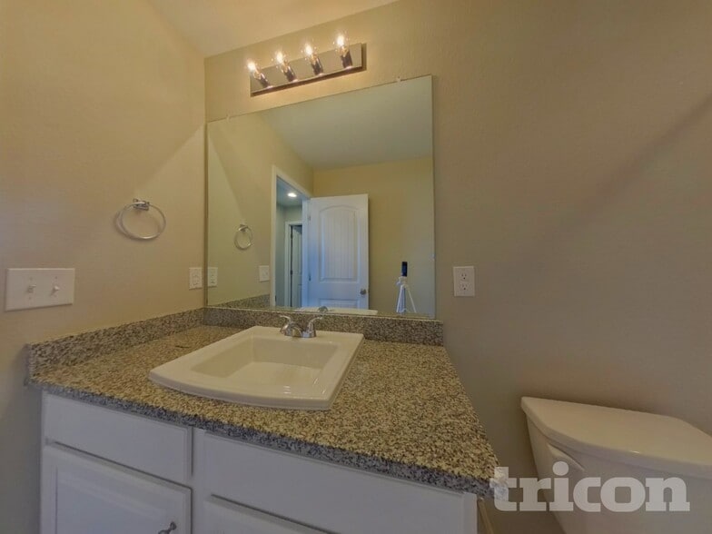 Building Photo - 7773 Oasis Dr