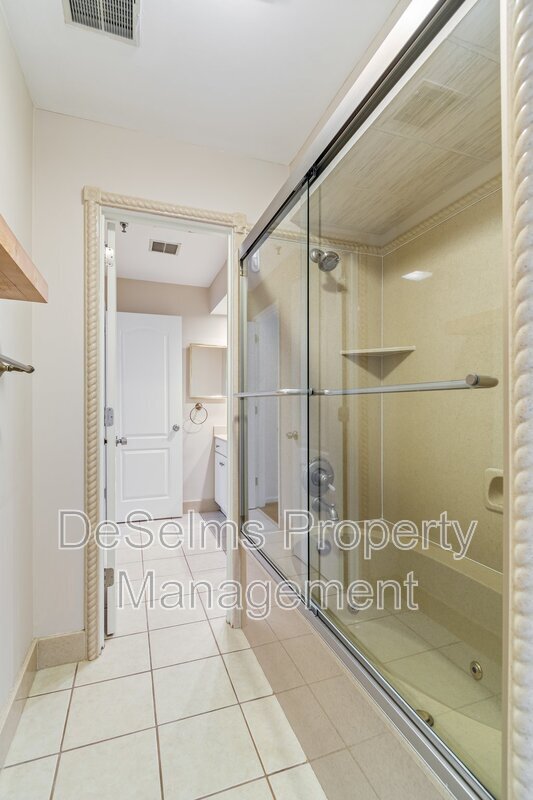 Building Photo - 5025 Hillsboro Pike
