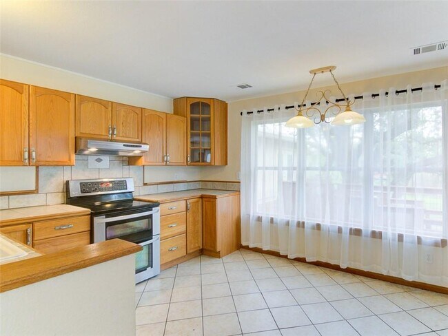 Building Photo - 1600 San Juan Dr