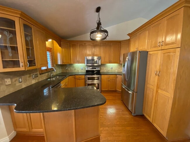 Building Photo - 4 Bed 2 1/2 Bath Home in Sandy