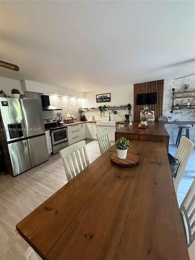 Building Photo - 283 Woodland Rd