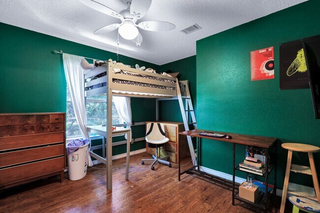 Building Photo - ***APPLICATION CURRENTLY UNDER REVIEW***Co...
