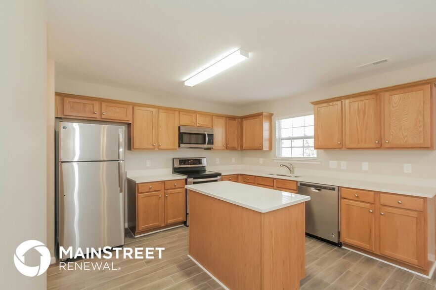 Building Photo - 1911 Elizabeth Oaks Ave