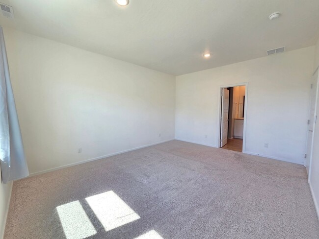 Building Photo - 5711 W Georgetown Ln