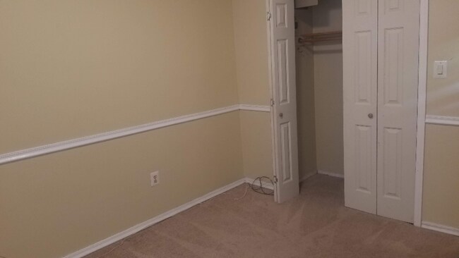 Building Photo - "Charming 2-Bed Condo Retreat in Oxon Hill...