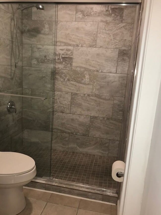 Building Photo - Newly Renovated Two Bedroom Condo Available! Move In Ready!