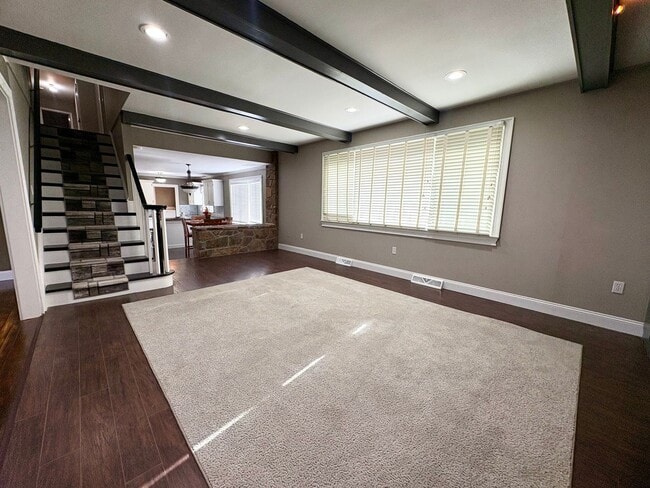 Building Photo - 4 Bedroom Single Family Home Available in ...