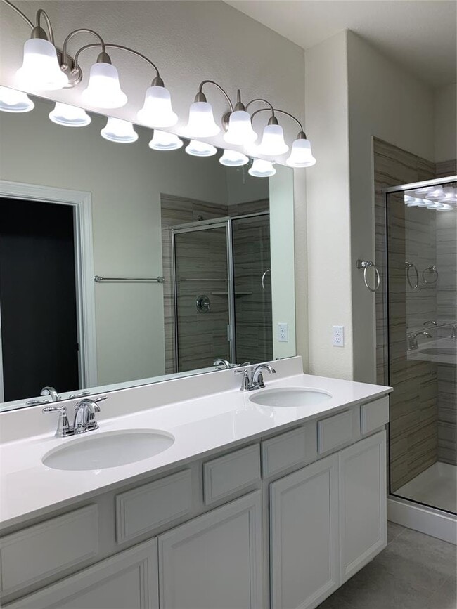 Building Photo - 15915 Cessida St