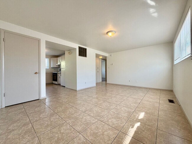 Building Photo - 522-528 N 200 E