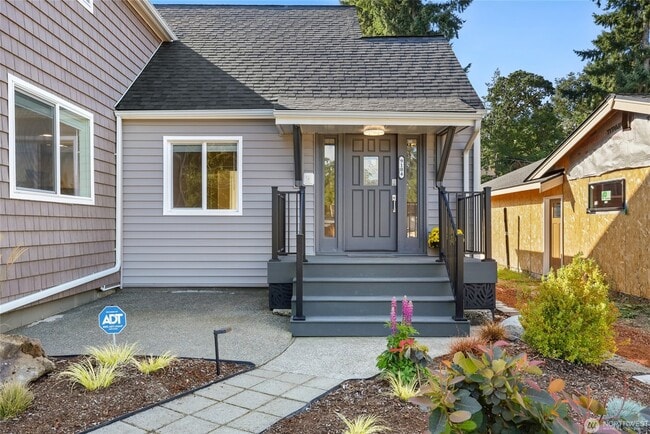 Building Photo - 9104 Highland Ave SW