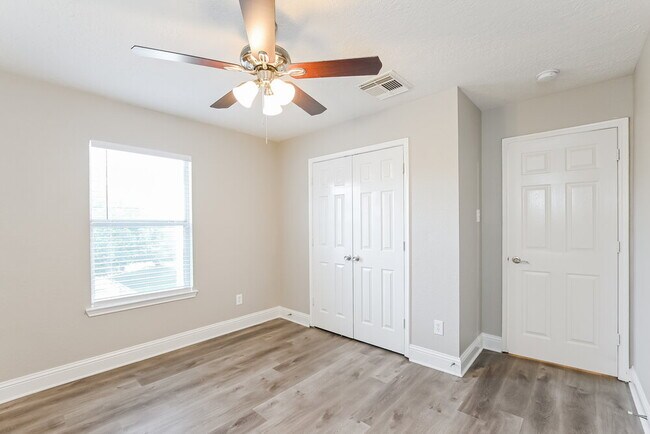 Building Photo - 11230 Wild Goose Dr