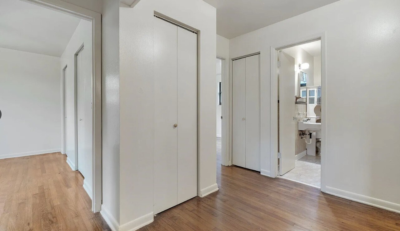 Hall - 1927 Grimes Ln
