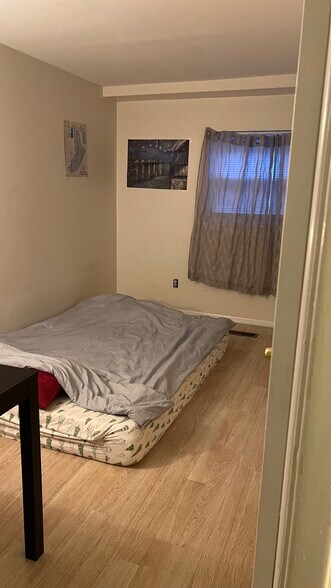 Building Photo - 2300 Strahle St