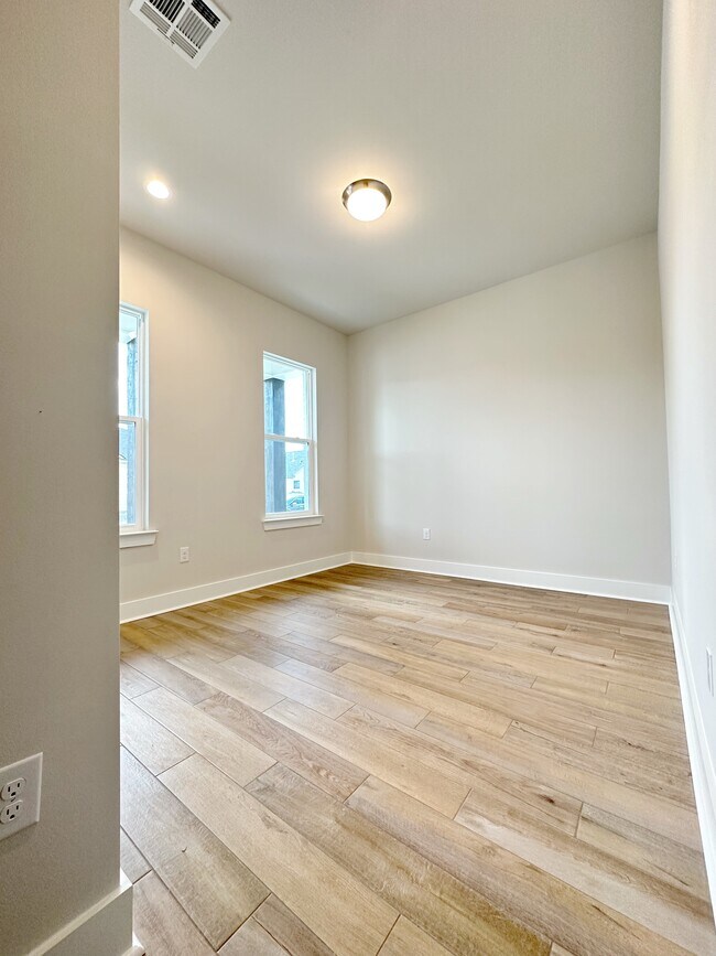 Building Photo - 7210 Rolling Fork Rd