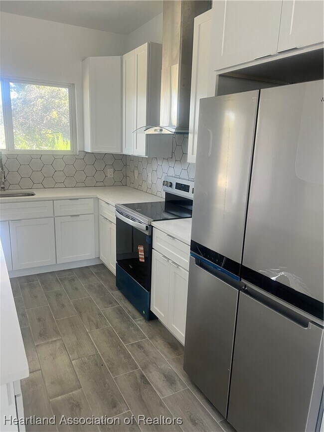 Building Photo - 239 Pelican Ave