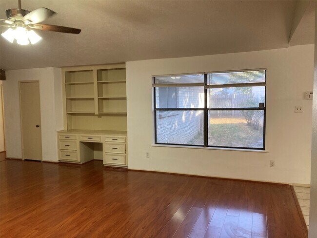 Building Photo - 2906 Green Fields Dr