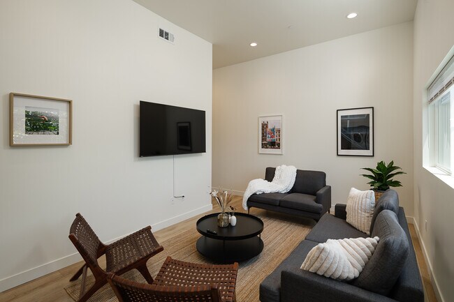 Building Photo - 3045 W Boulevard2A-2A