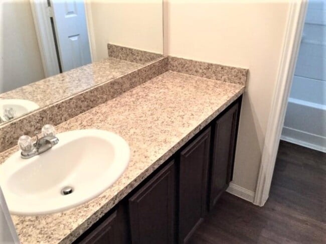 Building Photo - 3915 Hawthorn Glen Ct