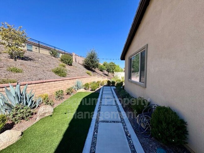 Building Photo - 24331 Ponderosa Ln