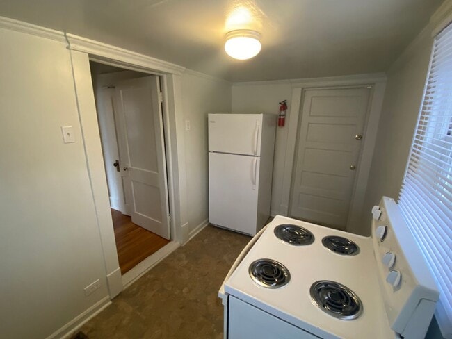 Building Photo - Spacious 1 Bedroom Near Duke East and Broad St - Huge Fenced Yd!