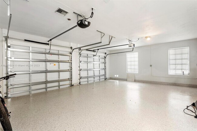 Building Photo - 11655 Old Cutler Rd