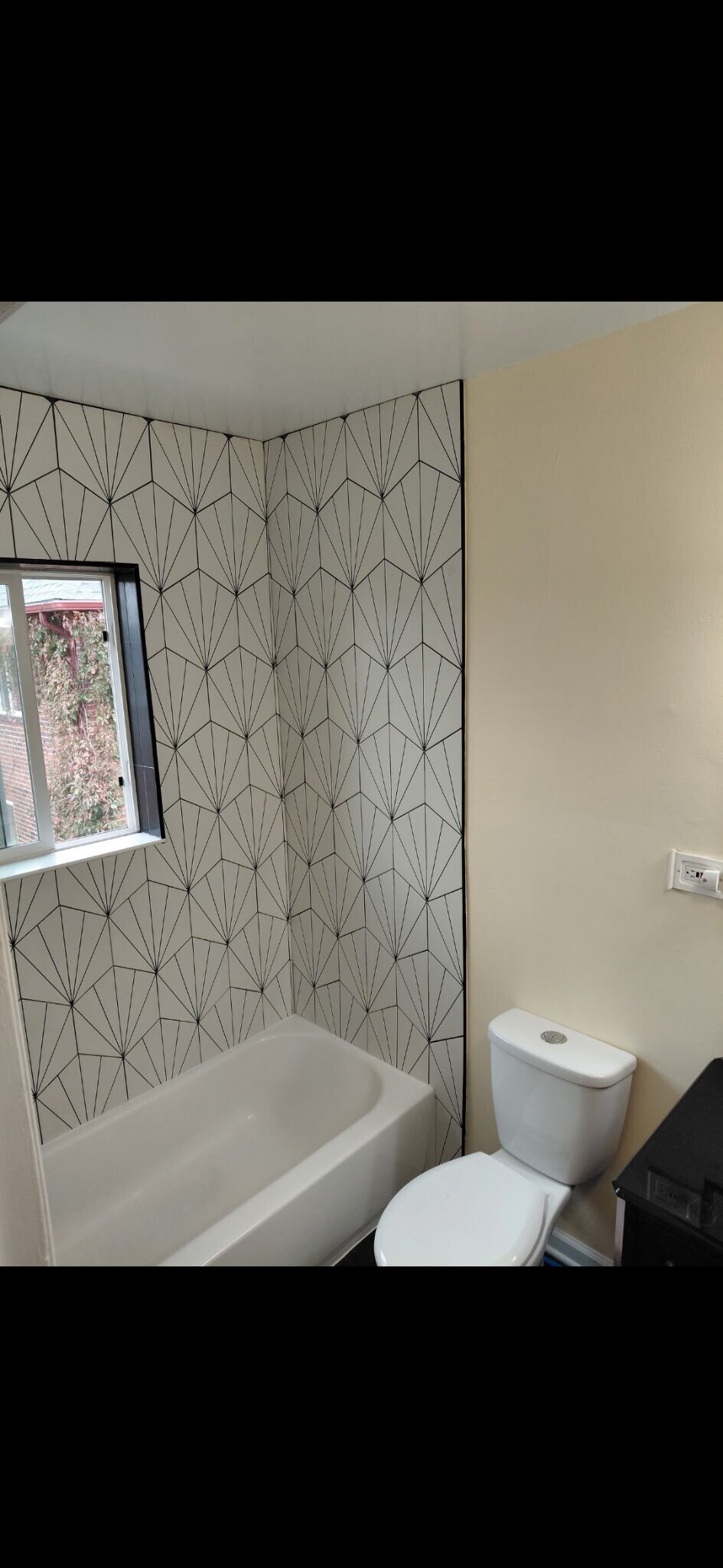 full upstairs bath - 3333 N Harrison St