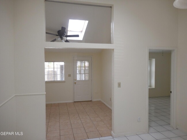 Building Photo - 11392 Lake Erie Dr