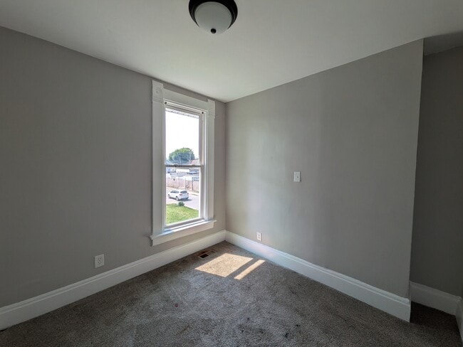 Building Photo - 473 E Markison Ave