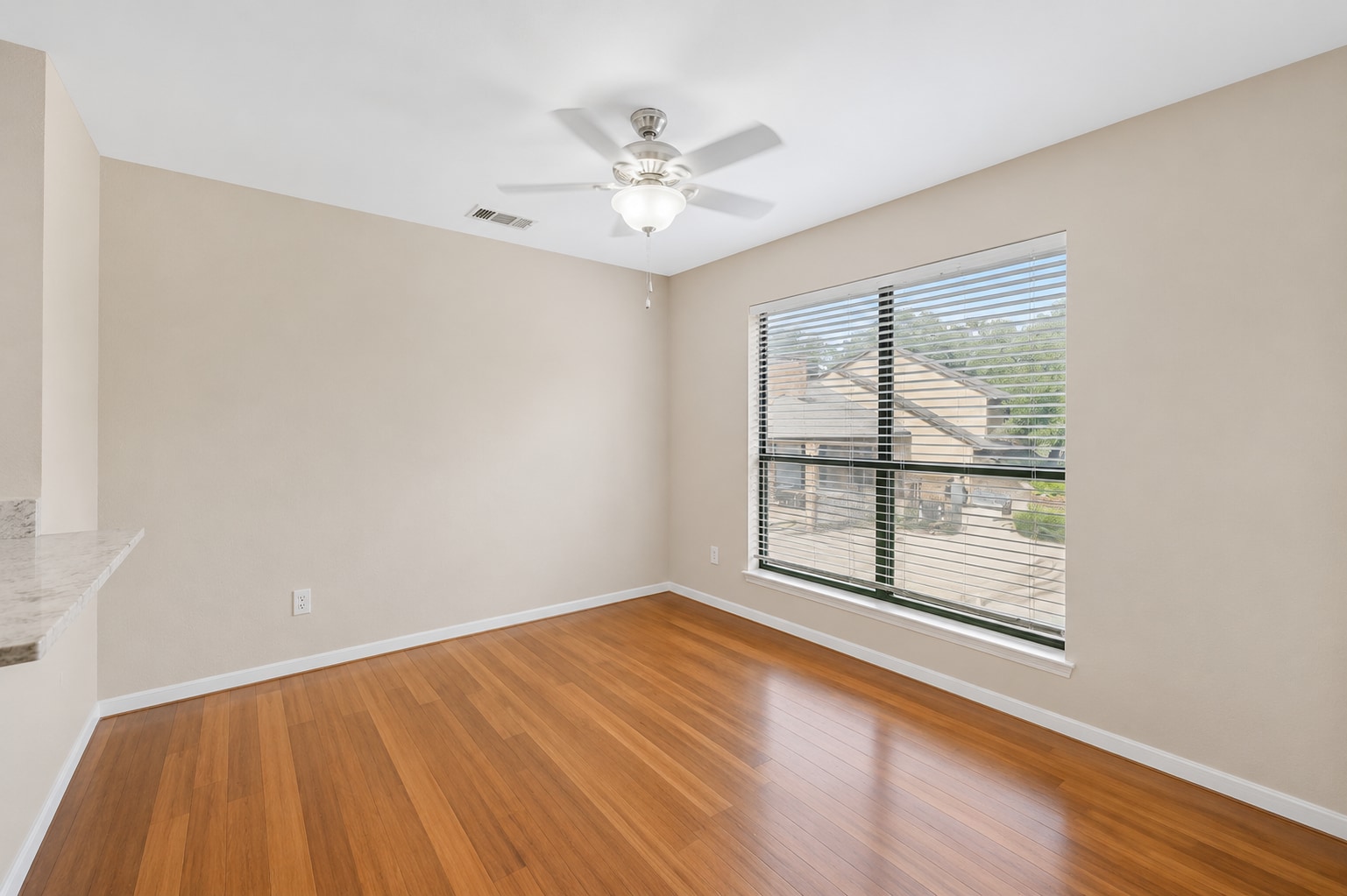 Dinning Area - 1301 Memory Ln